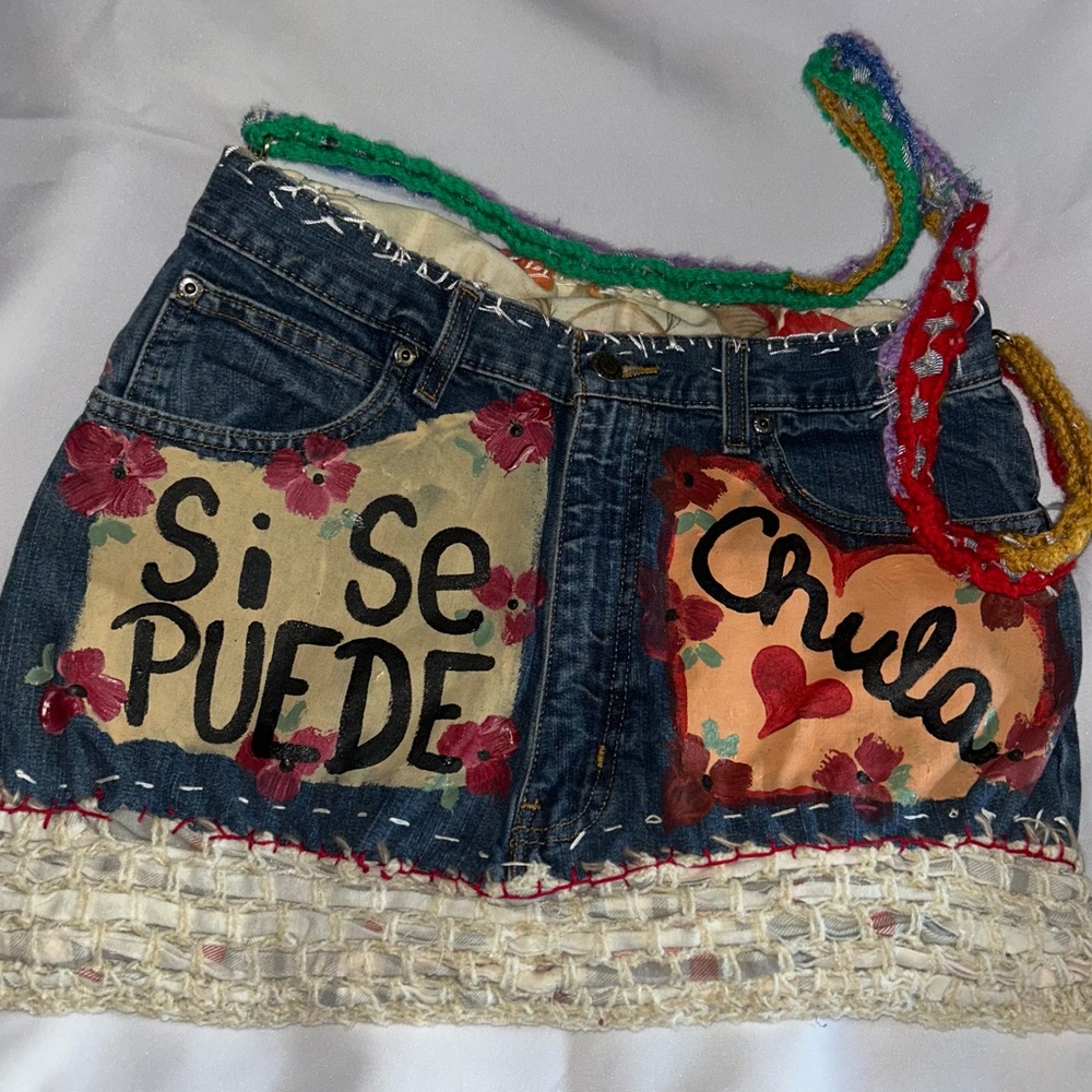 “Si Se Puede Chula” Crossbody Bag